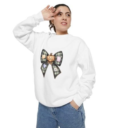 Halloween Pumpkin Bow Sweatshirt, Cozy Fall Sweatshirt, Unisex Autumn Apparel, Halloween Costume Top, Perfect Gift for Halloween Lovers